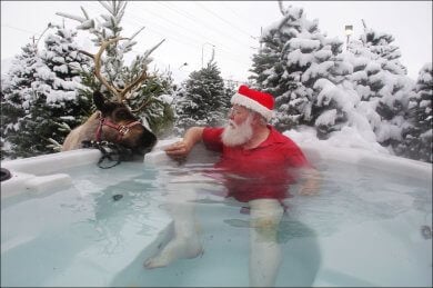 hot-tub-holiday-season-00000Santa_in_a_hot_tub